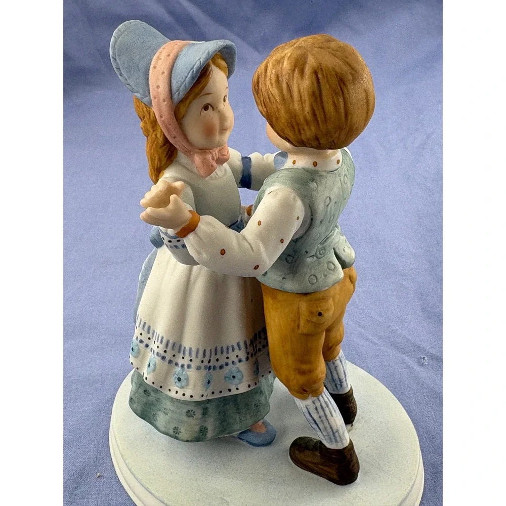 Vintage Holly Hobbie Porcelain Figurine Love Is Music In Your Heart 1980 Limited